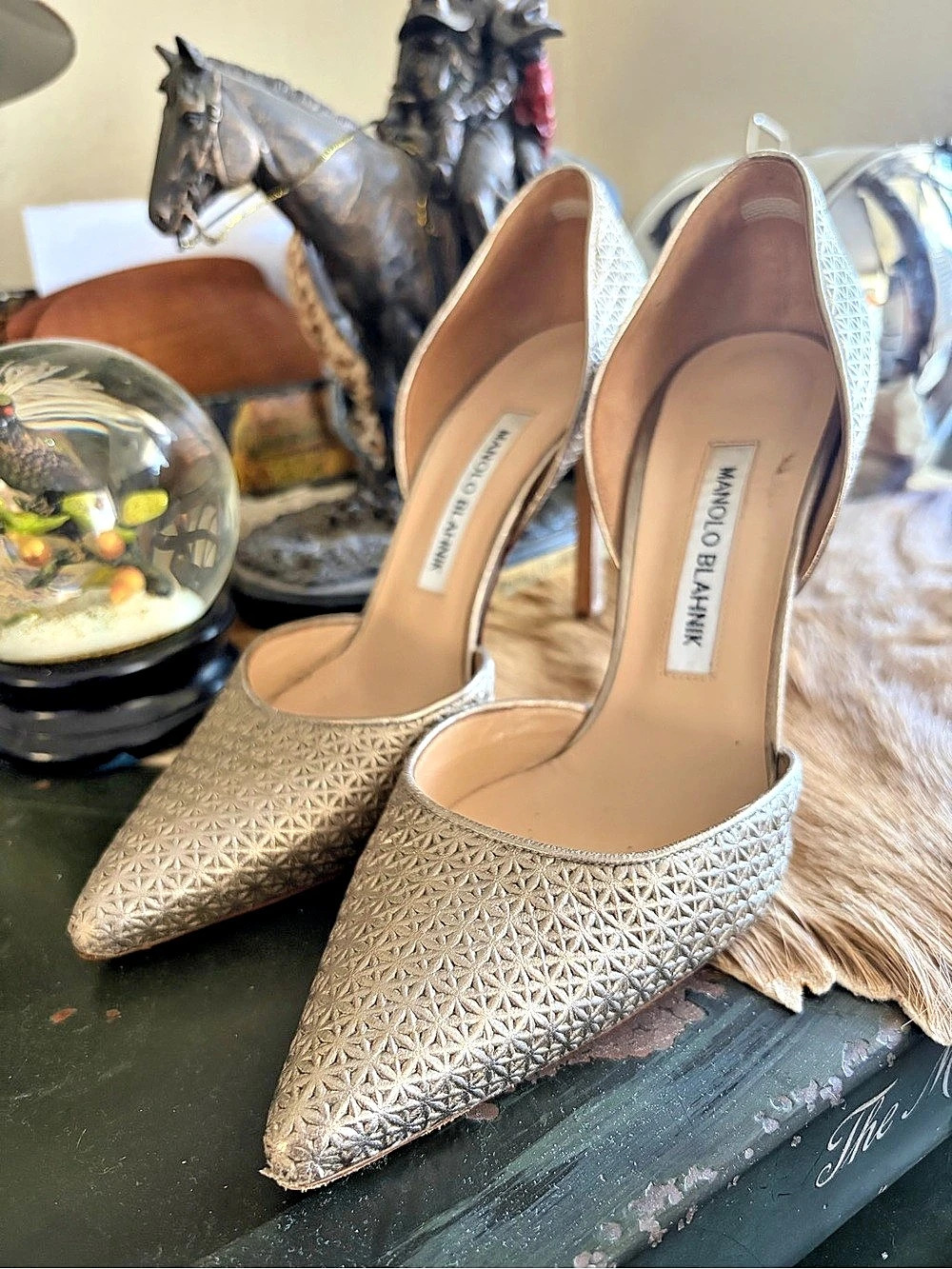 MANOLO BLAHNIK Pointed-Toe Geometric Heels